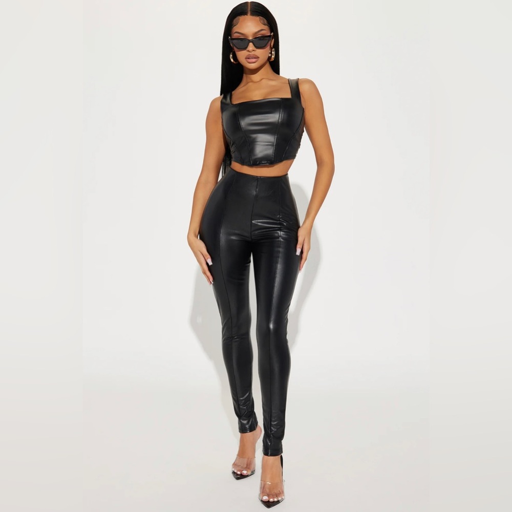 Backin' It Up Faux Leather Leggings - Black